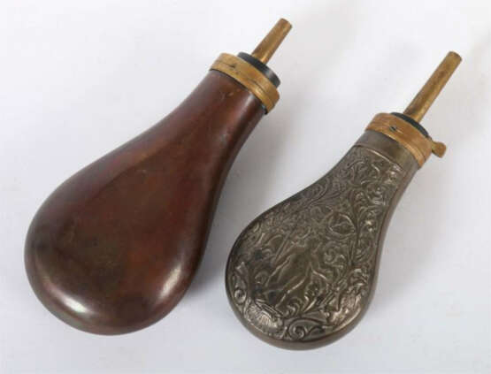 Zwei Pulverflaschen wohl 19. Jahrhundert - photo 2