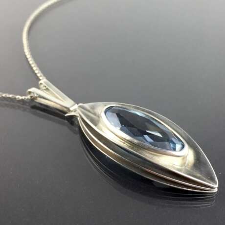 Klassischer Art-Deko-Anhänger: Ovaler Aquamarien in Silber 835, an Silberkette, um 1930, sehr gut. - Foto 2