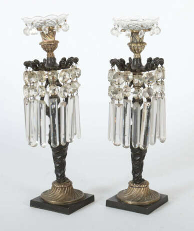 Paar Karyatiden-Kerzenleuchter mit Glasbehang 19. Jahrhundert - Foto 4