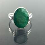 Zeitloser Ring mit großem leuchtendem Smaragd von ca. 8 Karat in Silber 925. - photo 1