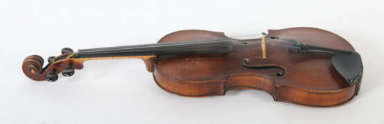 Geige auf innenliegendem Zettel bezeichnet: ''Jacobus Stainer in Absam prope Oenipontum 1674'' - undeutlich - фото 4