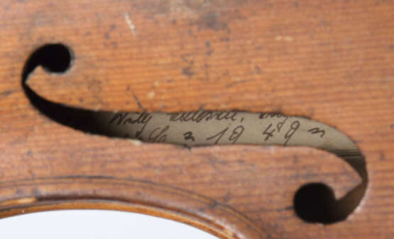 Geige auf innenliegendem Zettel bezeichnet: ''Mstr. Friedr. Wilh. Guthmann in Klingentahi 18 ?'' - Foto 5