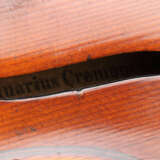 Geige mit 2 Bögen auf innenliegendem Zettel bez: ''Antonius Stradivarius Cremonensis Facibat Anno 1727'' - Foto 3