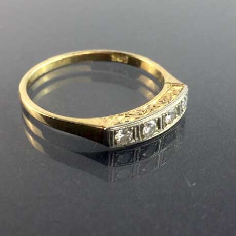 Damen-Ring / Vorsteck-Ring: Gelbgold und Weißgold 585, vier Brillanten in Reihe, zusammen 0,16 Karat, sehr gut. - фото 2