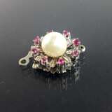 Perlenkette: Akoya-Zuchtperlen mit Weißgold-Schließe, 750 / 18K, mit Rubinen und Perle besetzt, hochwertige Handarbeit. - photo 2