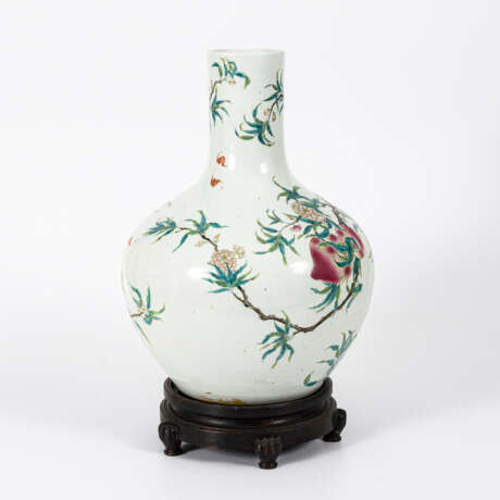 Große, museale Vase mit Pfirsichen und Pfirsichblüten - фото 3