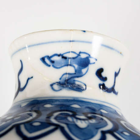 Vase mit Drachendekor - фото 3