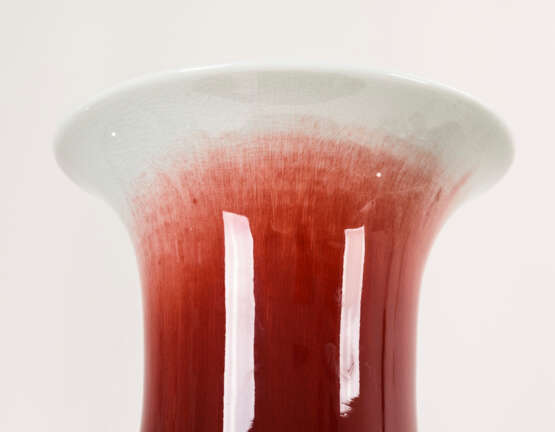 Außergewöhnlich große Bodenvase mit Ochsenblut-Laufglasur - Foto 2