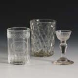 Kelchglas und 2 Becher - photo 1