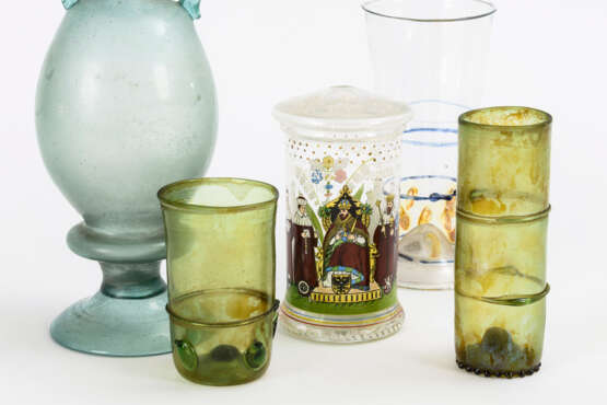Vase, Bierglas, Deckelglas und 2 Becher - фото 2