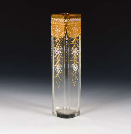 Jugendstil-Vase mit Gold- und Emailmalerei - photo 1