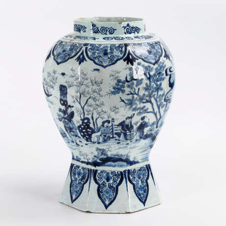 Große Fayence-Vase mit Chinoiserien - photo 2