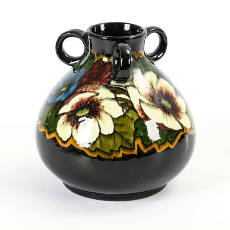 Jugendstil-Vase mit farbigen Blumen - фото 1