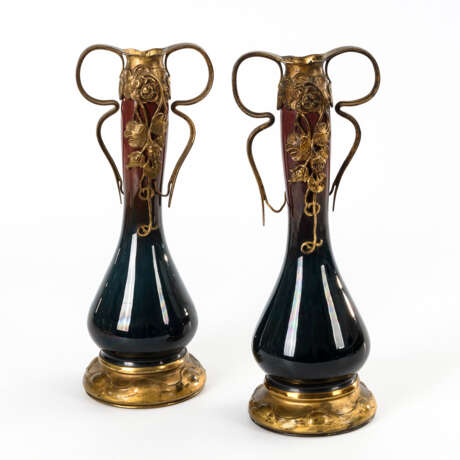Paar Jugendstil-Vasen mit Metallmontierung - фото 1