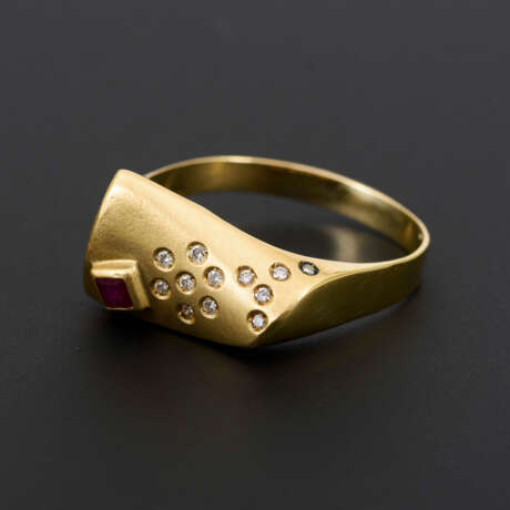 Moderner Ring mit Rubin und Brillanten - Foto 1