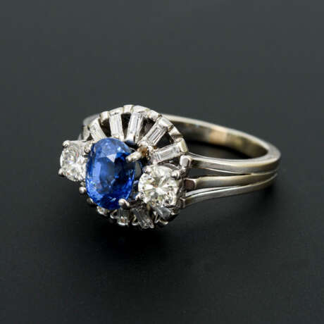 Ring mit Saphir, Brillanten und Diamanten - photo 1