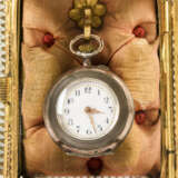 Uhrenkästchen mit silberner Damentaschenuhr - фото 2