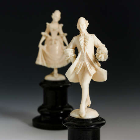 2 Elfenbeinfiguren: Rokoko-Dame und -Herr - photo 3