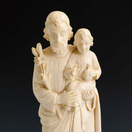 Elfenbeinfigur: Heiliger Josef mit dem Jesuskind - Foto 2