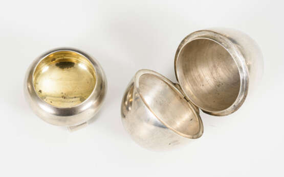 5 Kleinteile Silber: Tasse mit Untertasse, Kännchen, Teeglas, Ei auf Ständer - фото 2