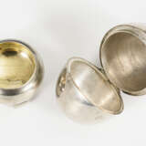5 Kleinteile Silber: Tasse mit Untertasse, Kännchen, Teeglas, Ei auf Ständer - photo 2