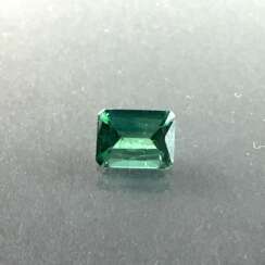 Grüner Turmalin: 1,6 Karat, intensives Dunkelgrün.