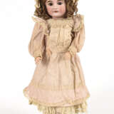 Großes originalbekleidetes Puppenmädchen - Foto 2