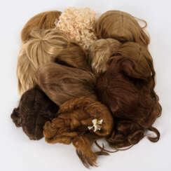 11 Perücken für große Puppen