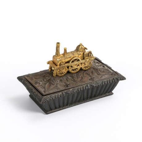 Kleine seltene Eisenguss-Streichholzdose mit Lokomotive - photo 1