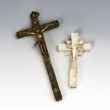 Kruzifix mit Boulle-Technik und Reliquienkreuz mit Perlmutt - photo 1