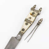 Messer mit Perlmuttgriff und Lederscheide - Foto 3