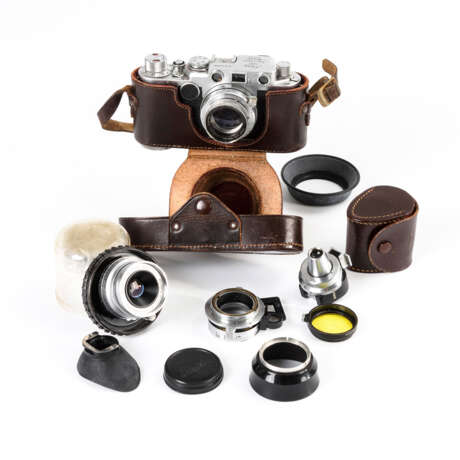 Leica-Fotoapparat im Lederetui und mit Zusatzobjektiv - Foto 1