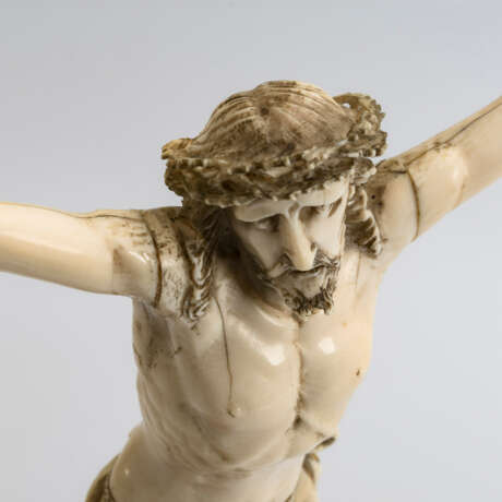 MIGEON, G. Großer Corpus Christi aus Elfenbein. - photo 6