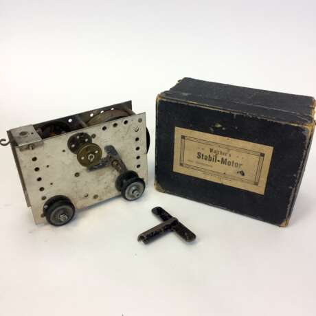 Walther`s Stabil-Motor ohne Umschaltung, im original Karton, mit Schlüssel. Um 1930. - photo 1