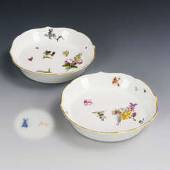 2 baroque bowls with woodcut flowers