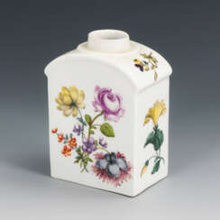 Tea caddy with woodcut flowers
