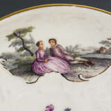 Tasse mit Watteaumalerei - photo 3