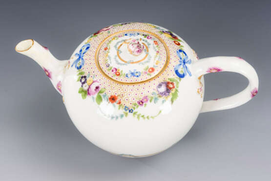 Teekanne und Tasse mit Blumenmalerei - Foto 3