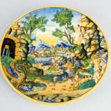 Urbino ceramic plate with bright round border and moulded center with multi colored paint - Foto 1