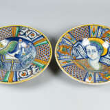 A pair of Deruta Ceramic Plates with bride borders and moulded centre - photo 1