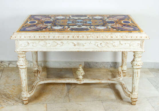 Florentine Table on four fluted and carved feet with curved H connection - фото 1