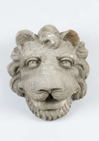 Stone Head of a Lion - photo 1