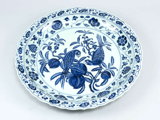 Chinese Porcelain bird plate - photo 1