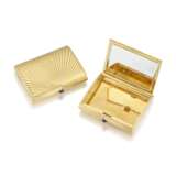 Cartier. CARTIER TWO MID 20TH CENTURY GOLD COMPACTS - photo 2