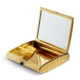 Cartier. CARTIER TWO MID 20TH CENTURY GOLD COMPACTS - photo 5