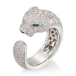 CARTIER DIAMOND, EMERALD AND ONYX 'PANTHÈRE' RING