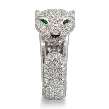 Cartier. CARTIER DIAMOND, EMERALD AND ONYX 'PANTHÈRE' RING - photo 2