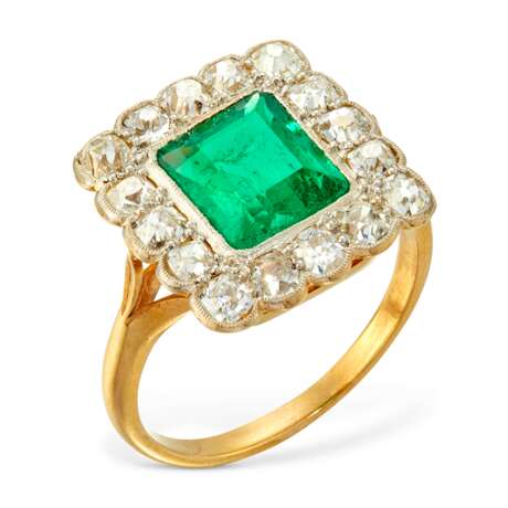 EARLY 20TH CENTURY EMERALD AND DIAMOND RING - Foto 1