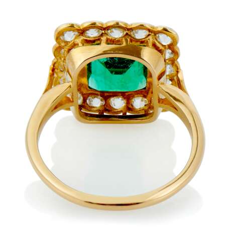 EARLY 20TH CENTURY EMERALD AND DIAMOND RING - Foto 4