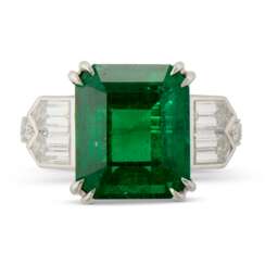 TIFFANY & CO. EMERALD AND DIAMOND RING